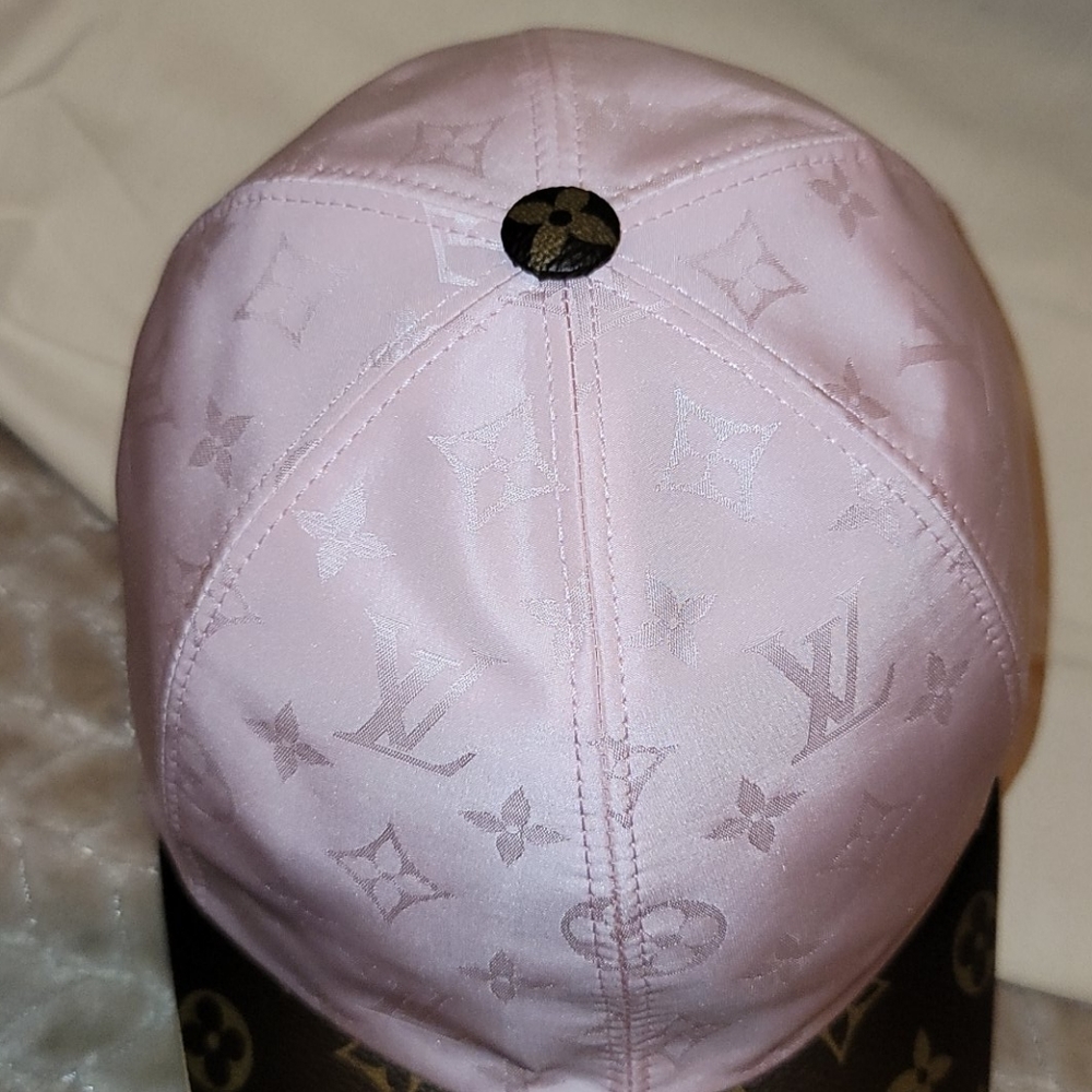 Louis Vuitton Wild at Heart Cap Pink Medium Size - Picture 4 of 16